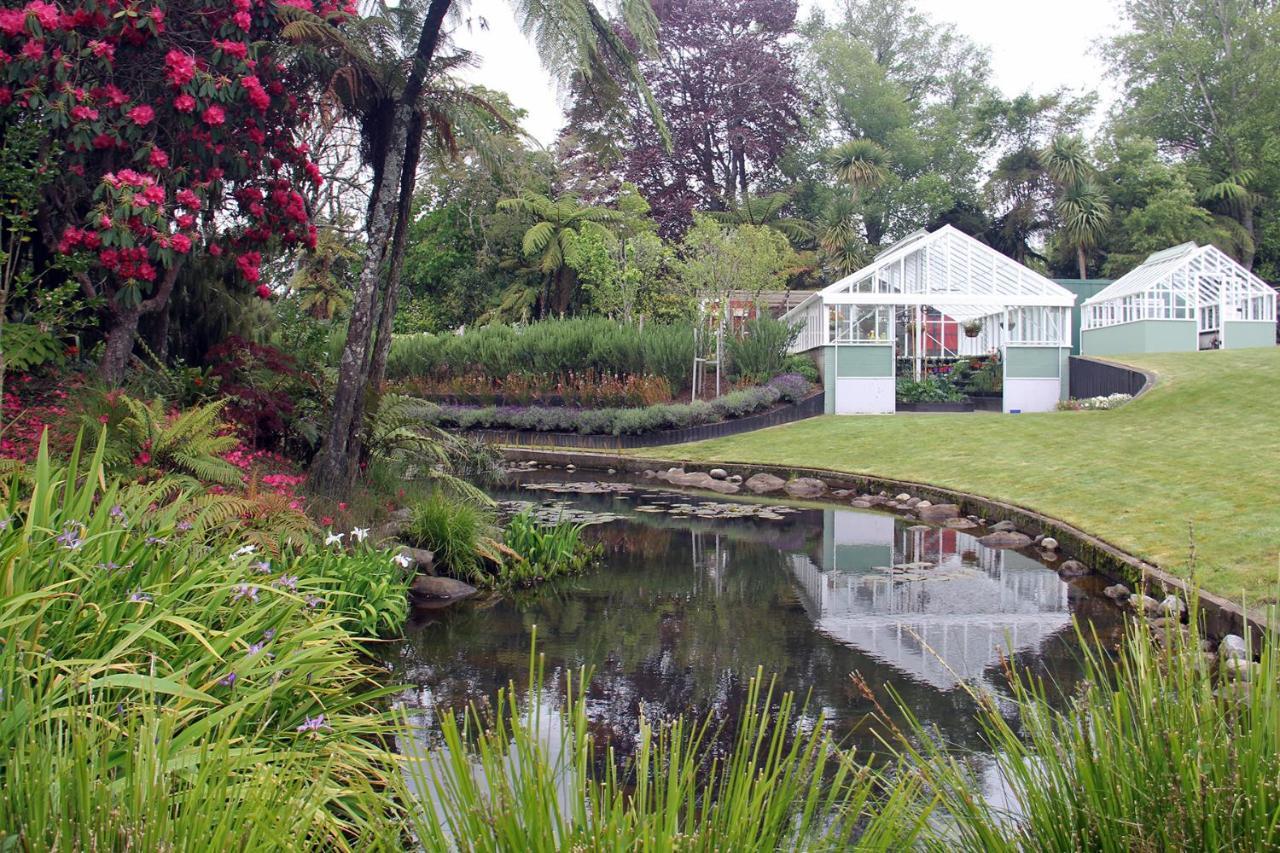 Brecon Pond Bed & Breakfast Stratford Exterior photo