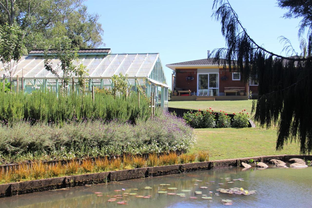 Brecon Pond Bed & Breakfast Stratford Exterior photo